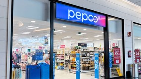 Odzieżowy gigant ogłasza zamknięcie 28 sklepów. Ruszają wielkie wyprzedaże! Ubrania tej firmy kupowały całe rodziny