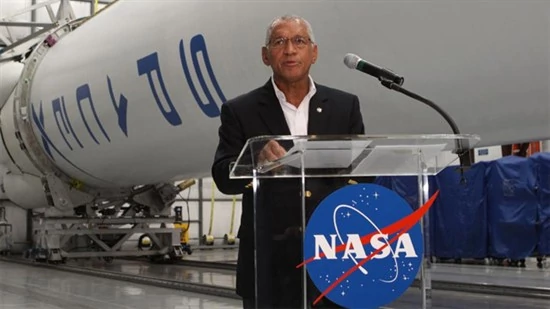 Charles Bolden, szef NASA. W ubiełym tygodniu potwierdził, że kontrakty z prywatnymi firmami są ważne i będą realizowane. Warte są miliardy. NASA.