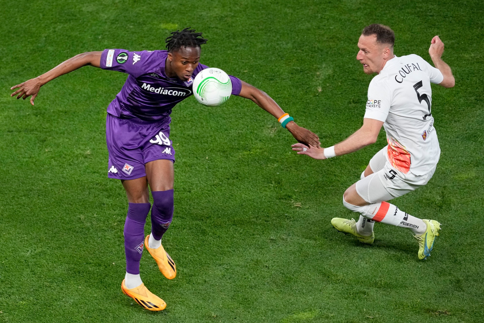 Európska konferenčná liga: ACF Fiorentina – West Ham United (finále).