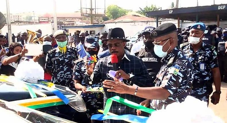 Anambra state Governor, Willie Obiano donates 13 vehicles and cash to the Police. [anambrastate]