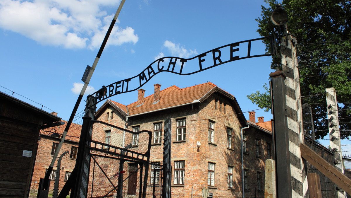 Muzeum Auschwitz chce stworzyć nową stałą wystawę polską. W styczniu 2016 r. wznowione zostaną zawieszone parę lat temu prace nad nią. Nowa ekspozycja zastąpi dotychczasową, już bardzo anachroniczną, która istnieje od 1985 r. – podało Muzeum.