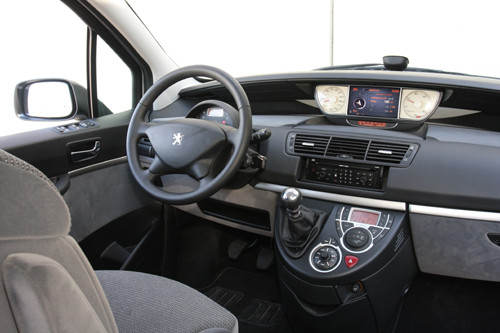 Ford Galaxy kontra Renault Grand Espace i Peugeot 807: Megavan kontra weterani