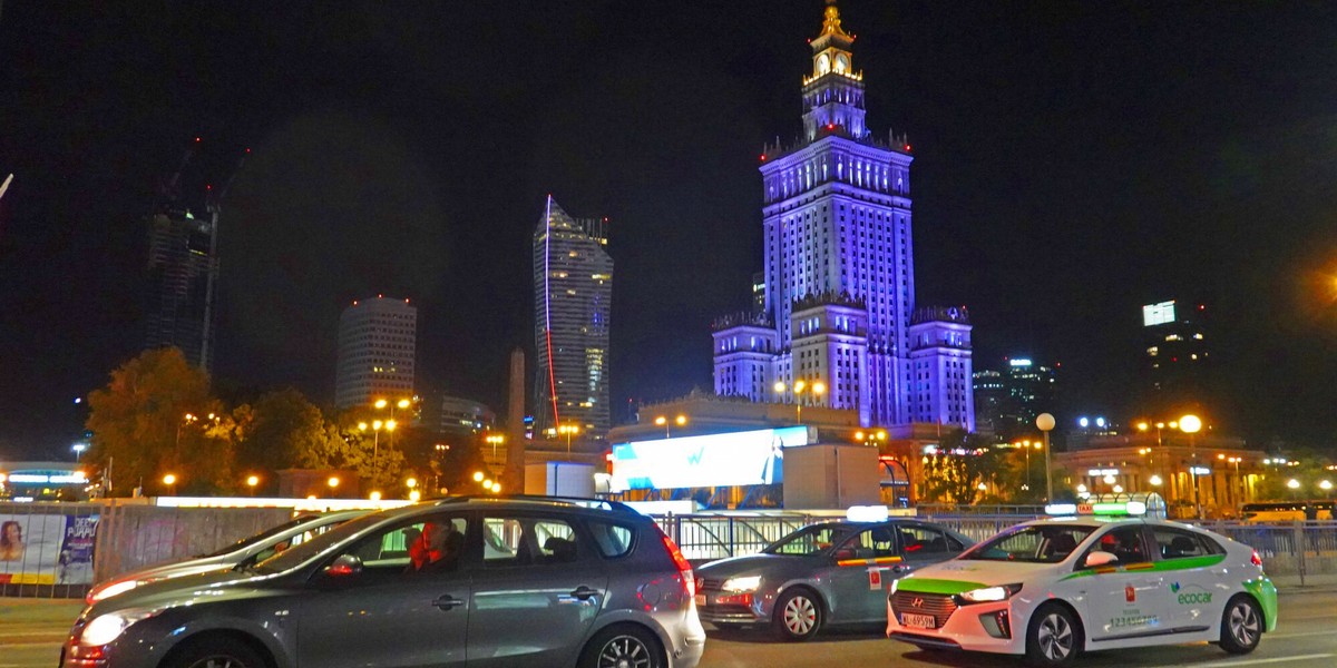 Ile kosztuje parkowanie w polskich miastach? Warszawa znalazła się poza pierwszą piątką zestawienia najdroższych miast pod tym względem.