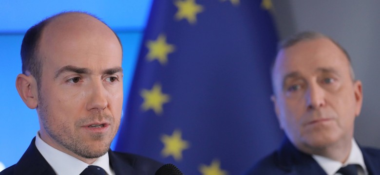 Budka opanował kryzys? "Schetyna miał już policzonych swoich posłów"