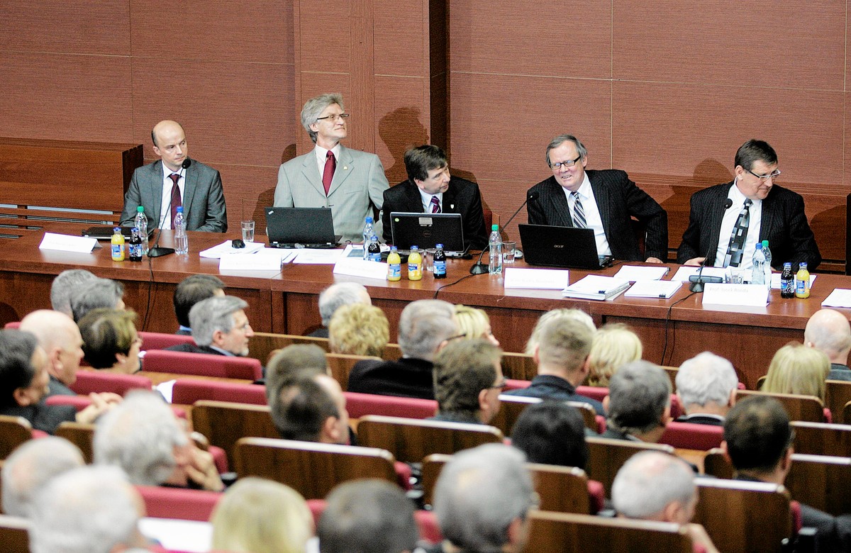 Konferencja naukowa z udziałem ekspertów Antoniego Macierewicz