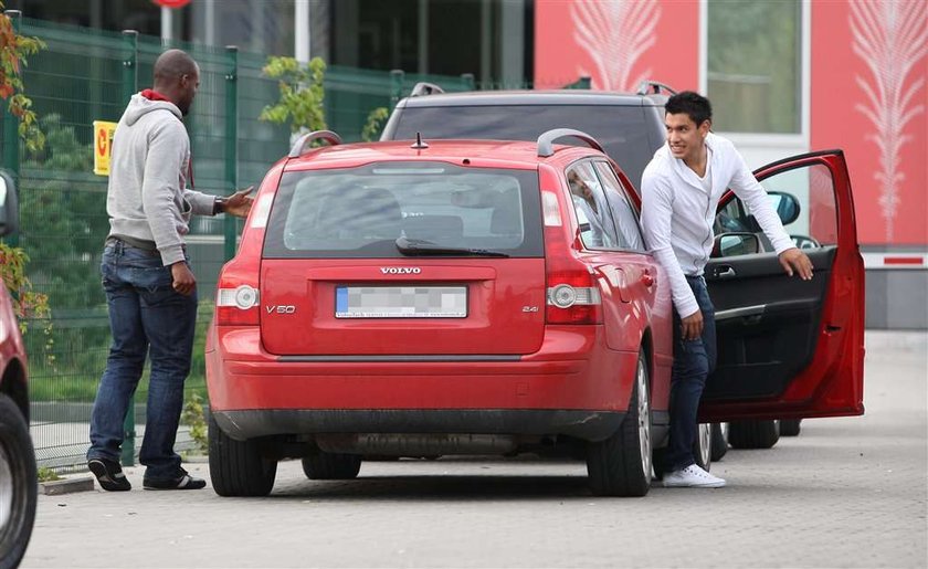 Osman Chavez i Anders Rios - nowi piłkarze Wisły Kraków wybierali nowe auto dla tego pierwszego