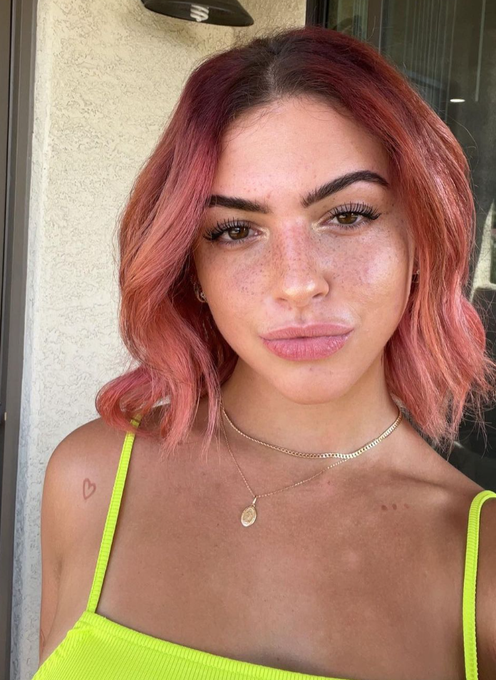 Influencerka má na sociálnych sieťach stovky tisíc sledujúcich.