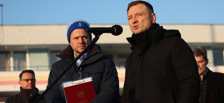 Minister sportu cofnął dotacje dla piłki nożnej. Nitras "inwestuje" w tor łyżwiarski w Warszawie