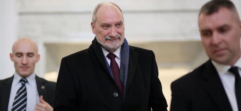 "W PiS biją się po mordach. I w którymś momencie ten cios poleci w stronę Macierewicza"