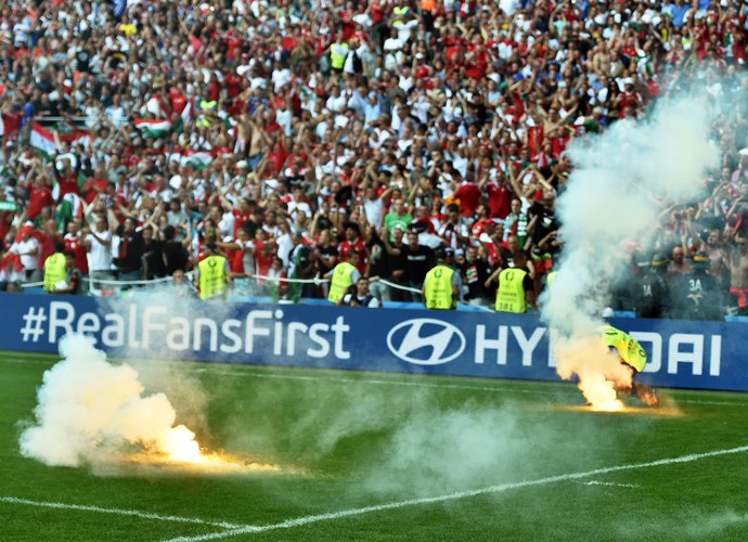 To nie są grzeczni chłopcy. Węgrzy bili się z Policją w trakcie meczu z Islandią