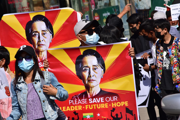 Demonstracja zwolenników Suu Kyi