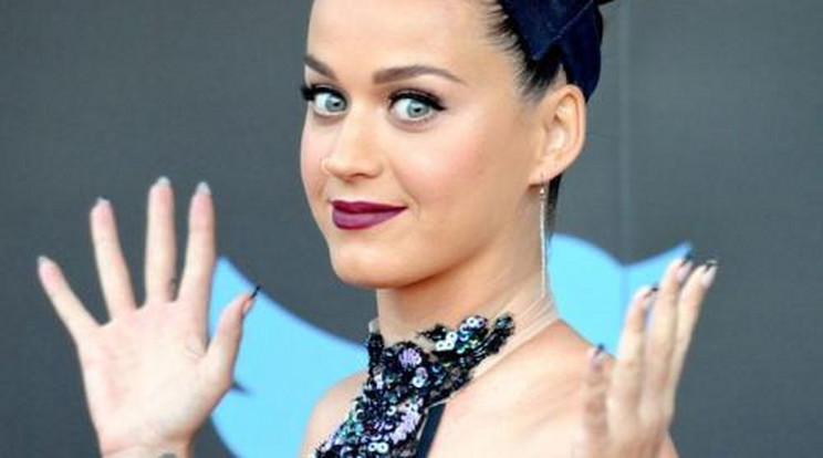 Katy Perry már bugyit sem vesz nyilvános eseményre