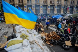 Kilkanaście osób, w tym dziennikarze i były szef MSW Ukrainy, zostało rannych w starciach z policją na Ukrainie