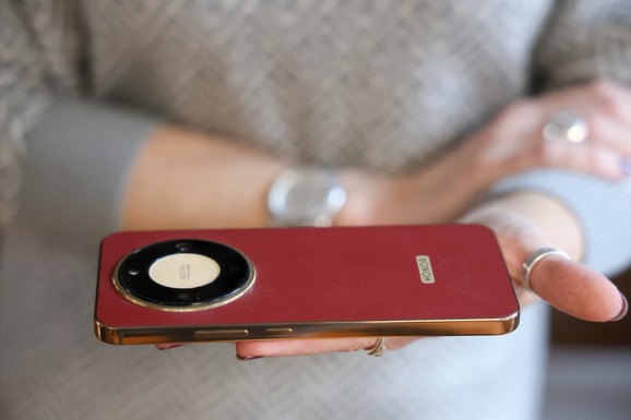 Honor Magic 8 Lite prvi utisci: Telefon koji ne zna za kompromis, čak ni pod čekićem (VIDEO)