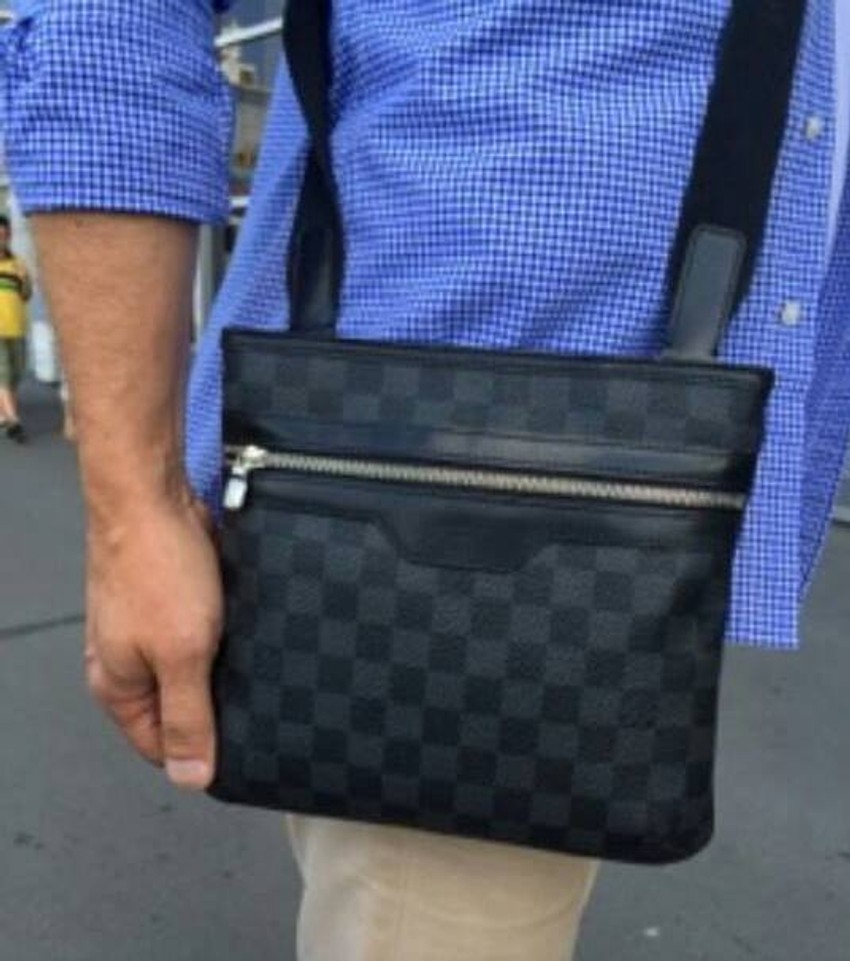 Tašna koju je Nebojša zaboravio u kafiću