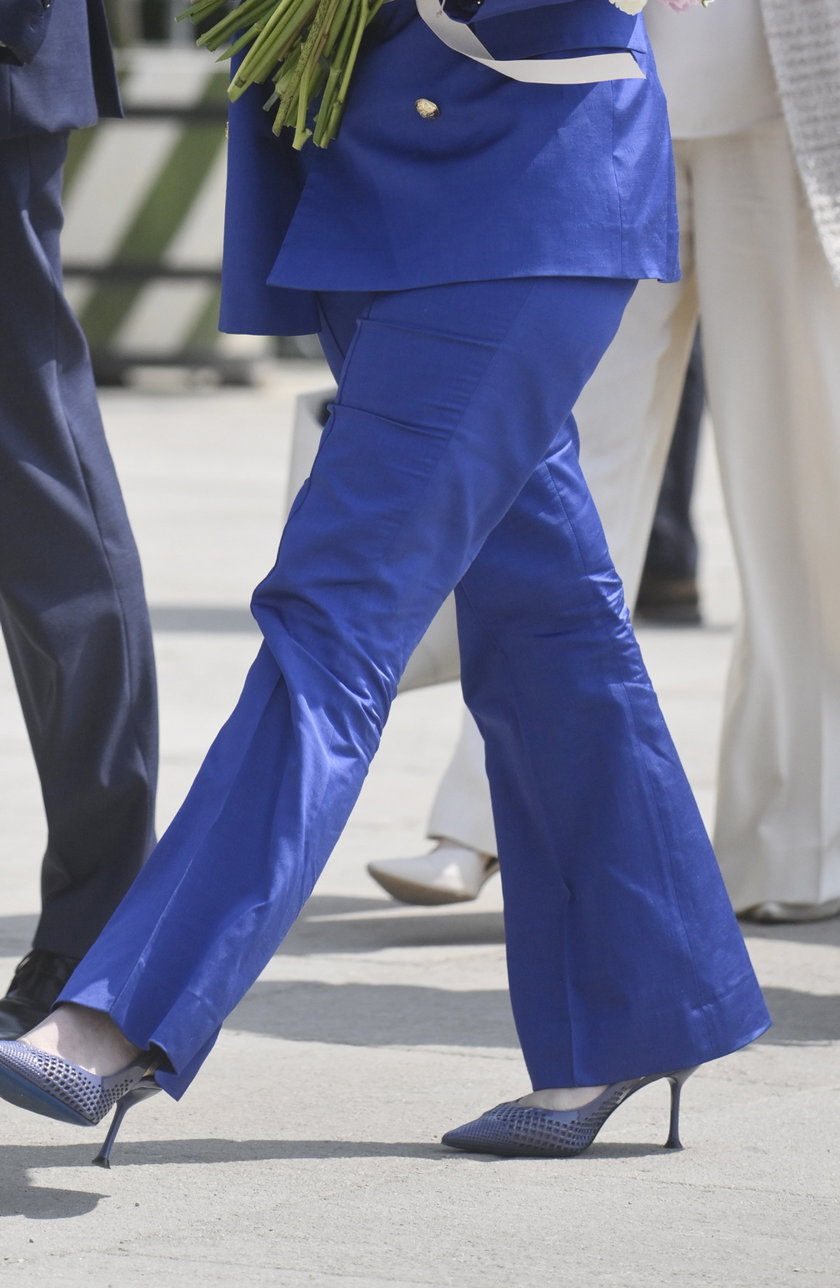 Wygniecione spodnie premier Włoch.