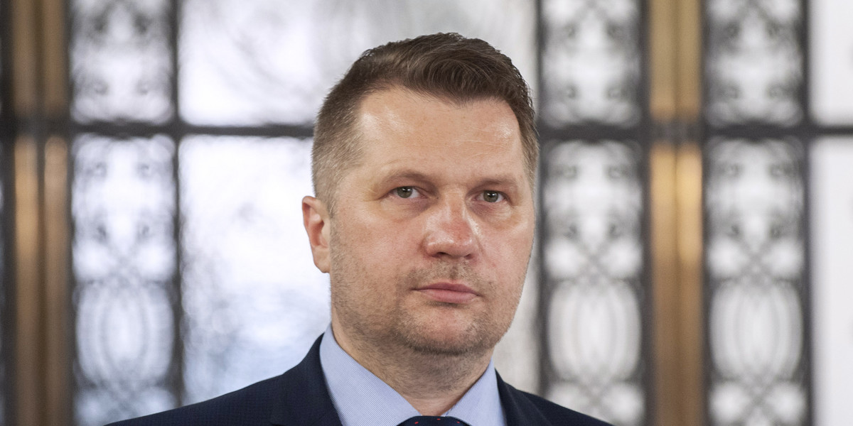 Minister edukacji i nauki Przemysław Czarnek wydał nowe rekomendacje dla szkół. 