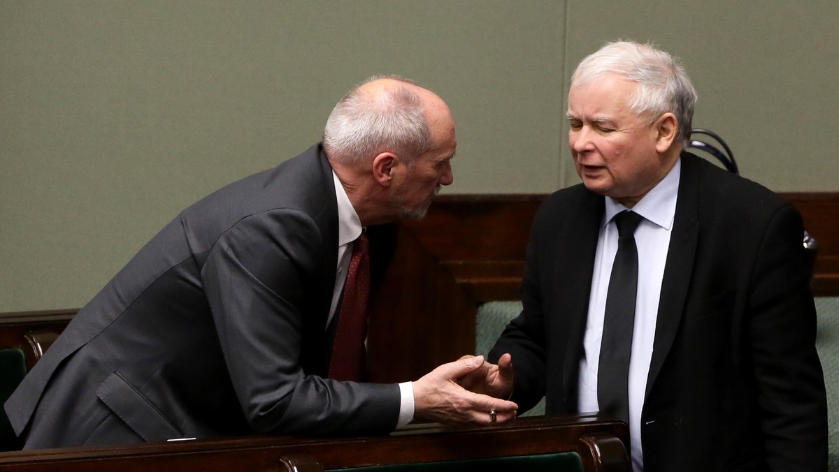 Jarosław Kaczyński, Antoni Macierewicz