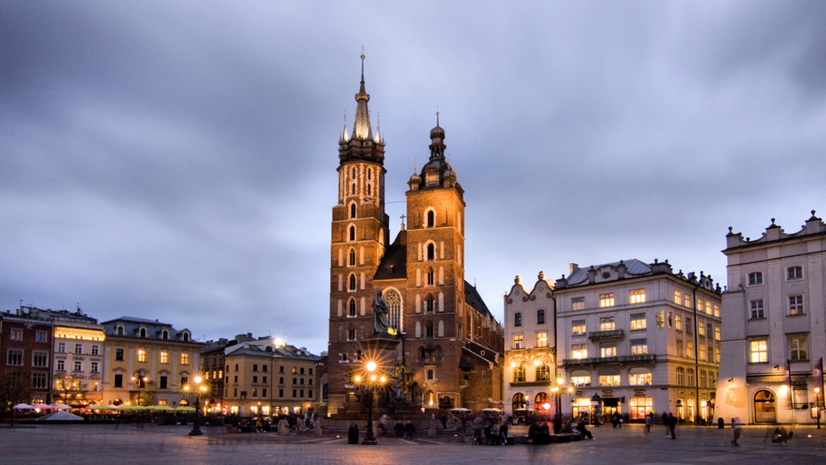 8 mln 950 tys. turystów odwiedzi w tym roku Kraków, o 340 tys. więcej niż w 2011 r. - wynika z badań, które przedstawiono w czwartek podczas XX Forum Turystyki. Dla Urzędu Miasta Krakowa badania przeprowadziła Małopolska Organizacja Turystyczna.