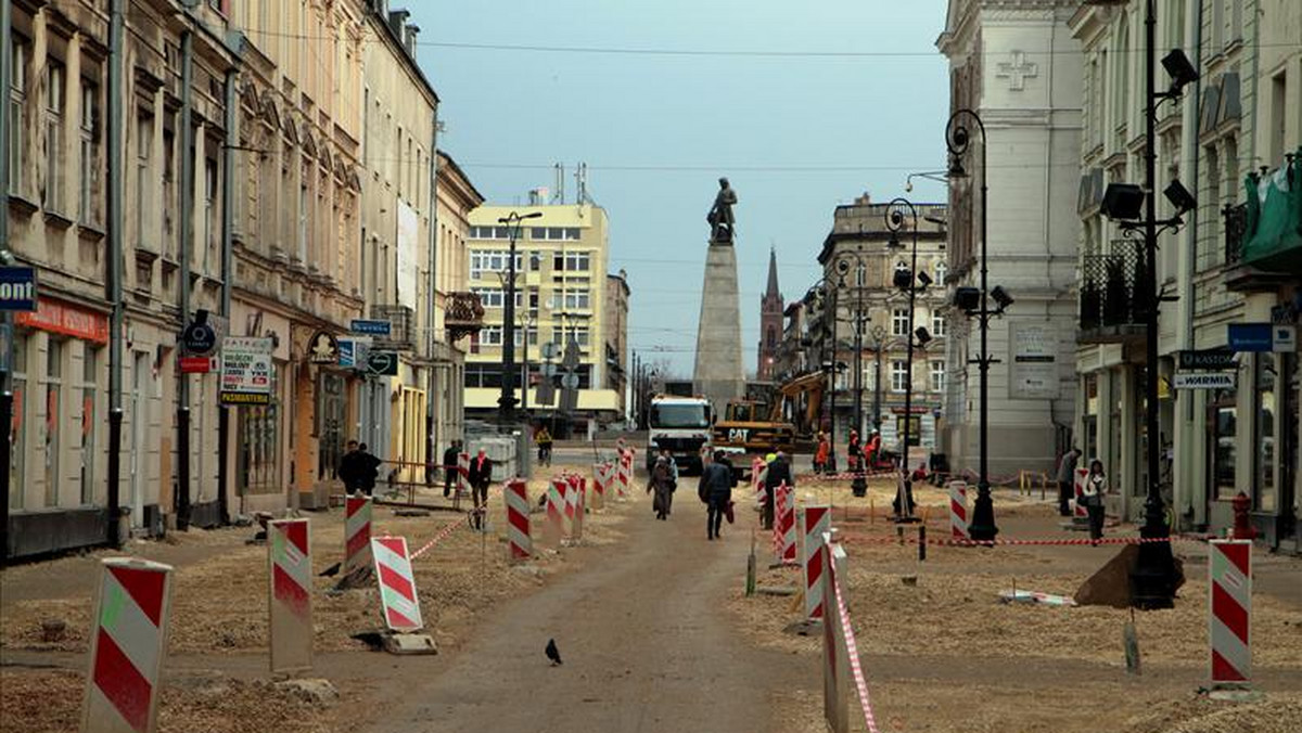 Potężne utrudnienia czekają na kierowców w centrum Łodzi. W poniedziałek remont Piotrkowskiej obejmie skrzyżowanie z ul. Próchnika i rewolucji. Do końca maja przejazd tymi ulicami będzie zamknięty.
