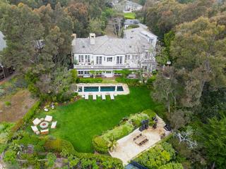 Wkrótce po zaręczynach z Lauren Sanchez trzeci najbogatszy człowiek świata, Jeff Bezos, wznowił budowę swojej rezydencji w Beverly Hills. Który to już jego dom?