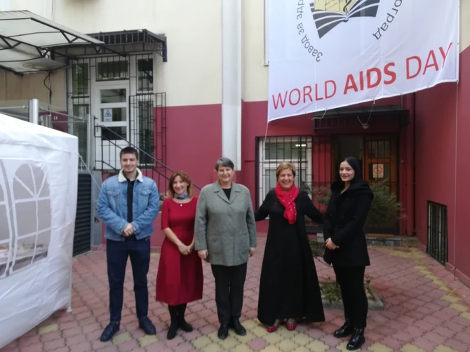 Rektorka Beogradskog univerziteta Ivanka Popović istakla je da je ponosna na studente jer su prepoznali značaj ovakvih humanitarnih akcija