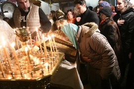 Evo kakva se ČUDA KRIJU IZA IKONE MAJKE BOŽJE koja stiže u Beograd: 24 godine iz nje teku suze, a evo ŠTA SE DEŠAVA AKO JE DODIRNETE