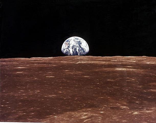 Armstrong Ziemia widziana z Księżyca