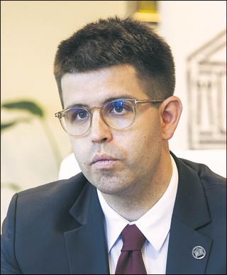 System jest chory, nie lekarze. Rząd znalazł kozła ofiarnego