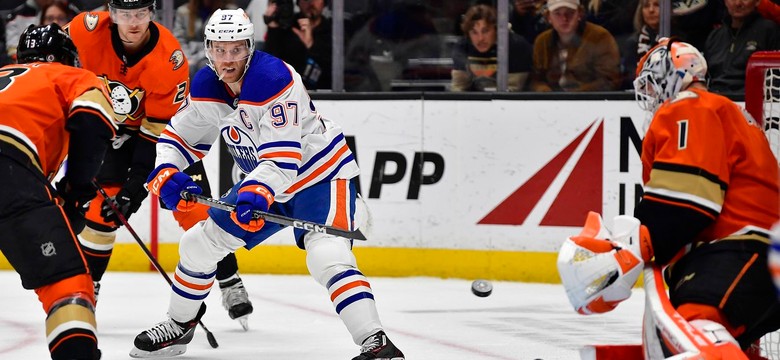 Liga NHL. "Nafciarze" nie rezygnują z walki o prowadzenie w Pacific Division