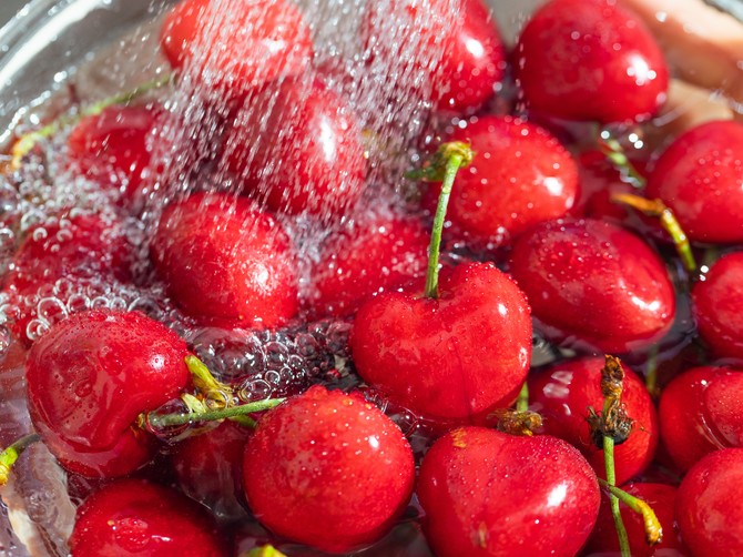 Kako pravilno oprati višnje i trešnje i ukloniti tragove pesticida