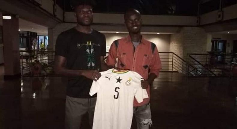 Pitch invader finally meets Thomas Partey; gets signed Black Stars jersey