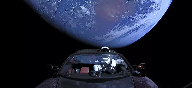 Tesla Roadster wystrzelona w kosmos przez SpaceX wykonała pierwsze okrążenie Słońca
