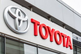 Toyota stawia na elektryczność i prąd nie tylko z węgla