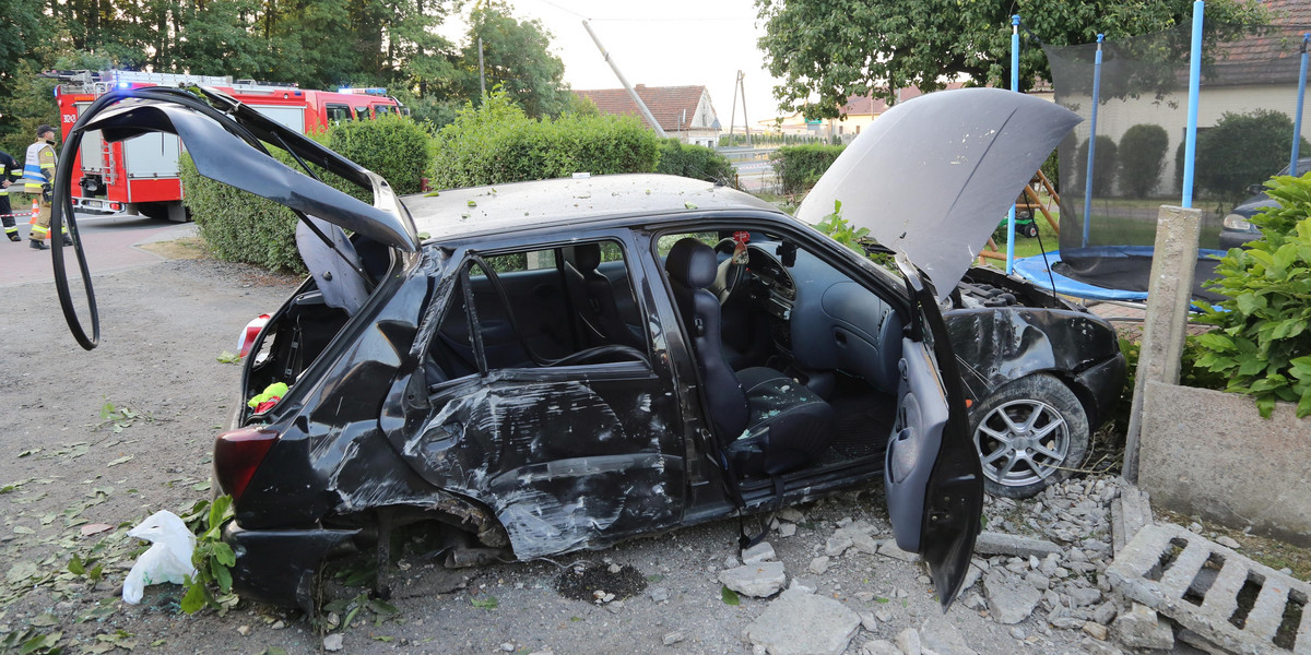 Pijany 20-latek spowodował wypadek. Dwie osoby trafiły do szpitala