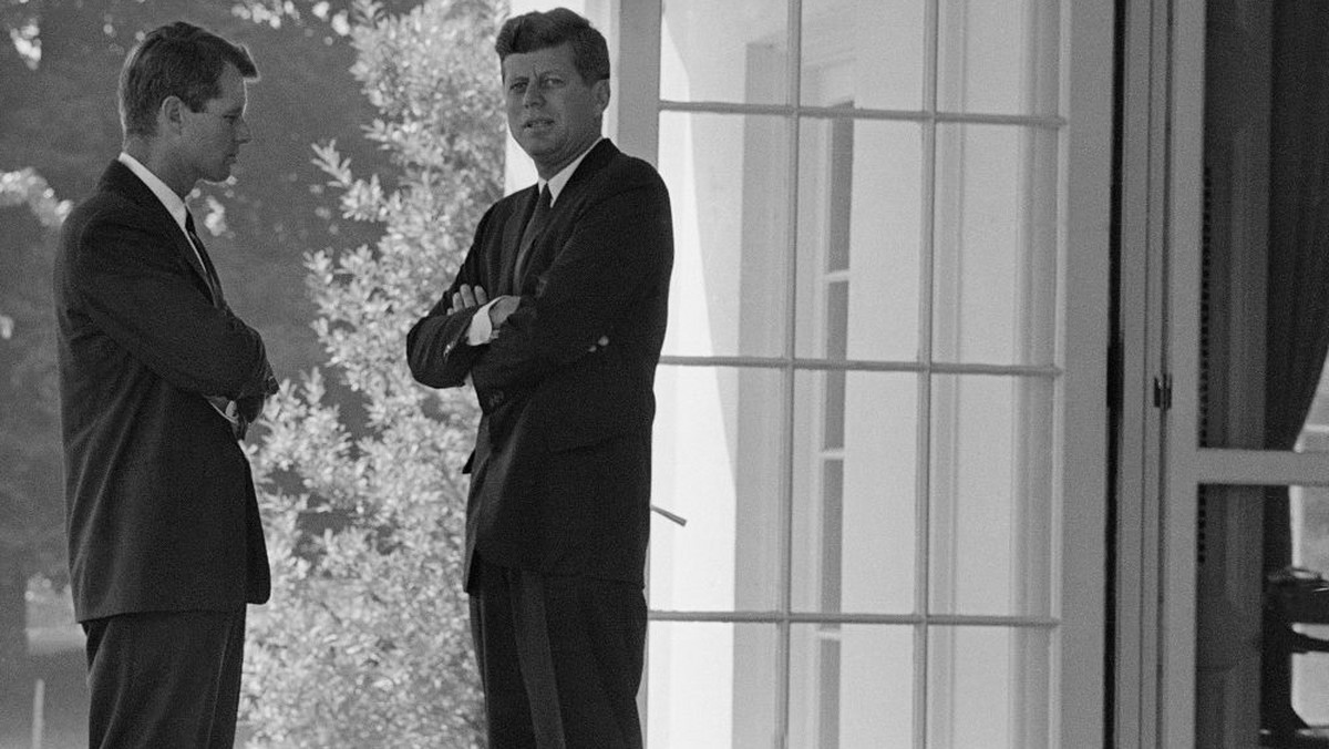 Klątwa Kennedych. Zabójstwa, wypadki i samobójstwa w rodzinie Kennedych