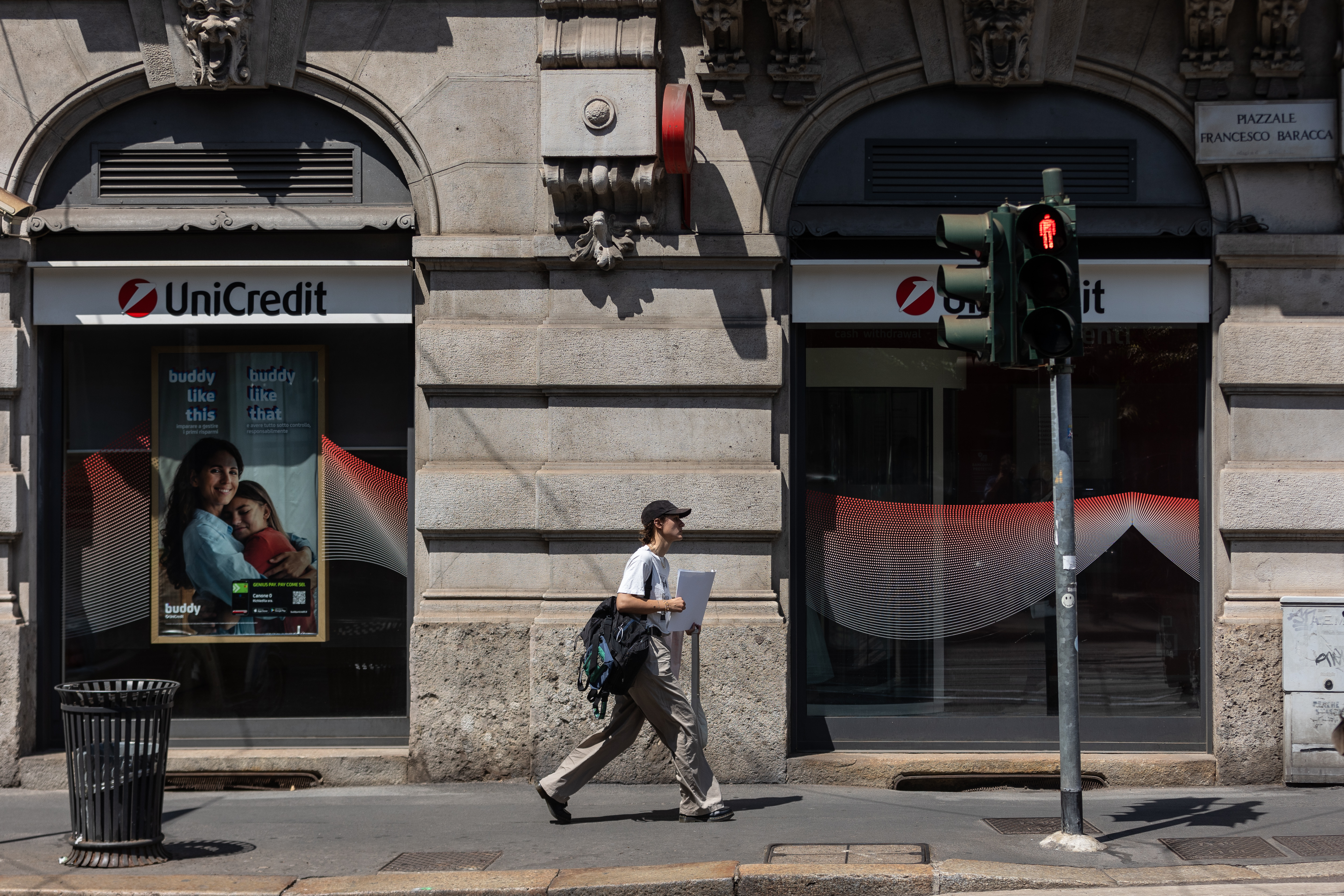 Dipendente banca salva cliente da truffa 49mila euro