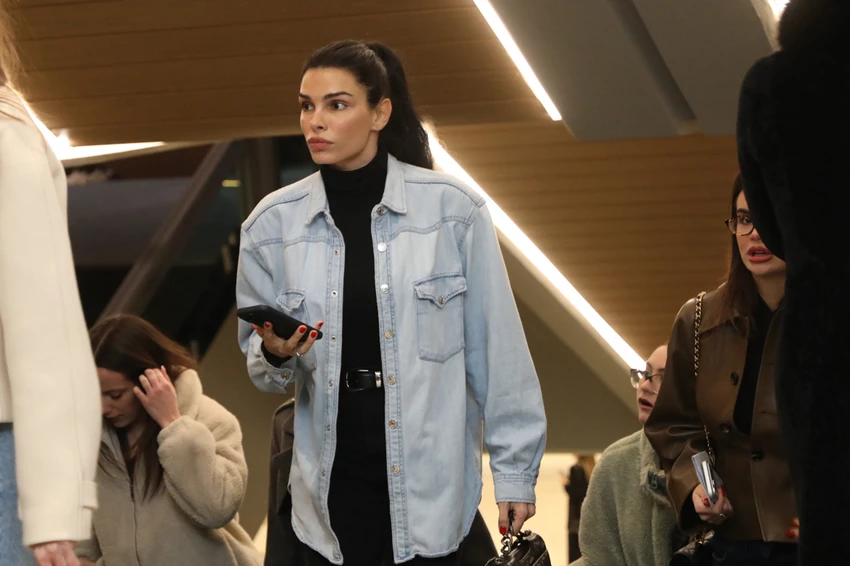 Tea Tairović sa mužem na Emininom koncertu, veliki izrez u prvom planu: Tu su i njene koleginice