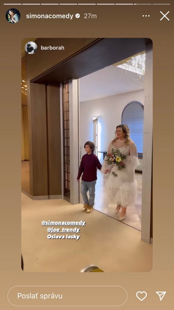 Veľký deň dvoch slovenských komikov. Simona Salátová a Teodor First alias Joe Trendy sú manželia.