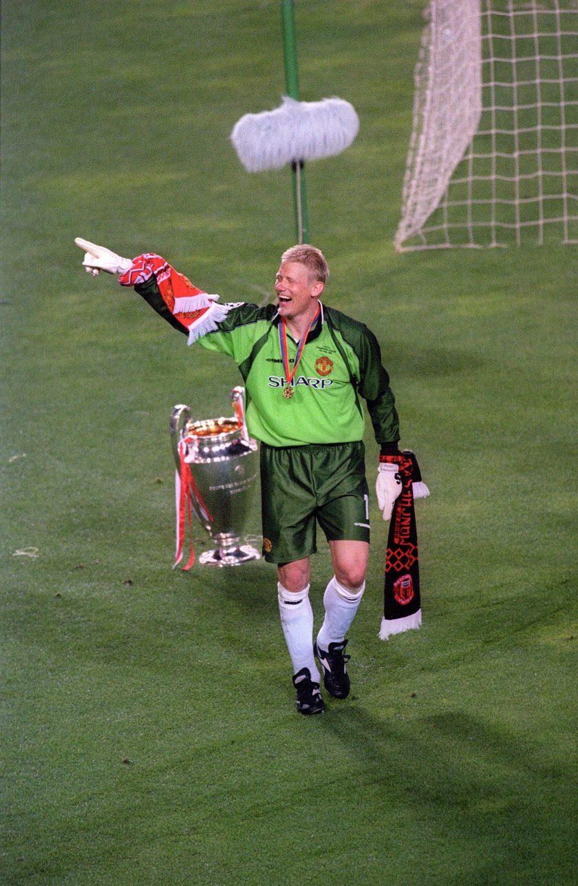 Kiedyś był legendą Manchesteru United, teraz Peter Schmeichel śpiewa do kotleta w pubie!