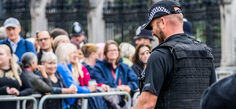 Tłumy przed Pałacem Buckingham. Trumna z ciałem Elżbiety II wyruszy stąd do Westminsteru