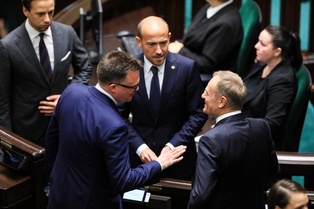 Donald Tusk, Szymon Hołownia, Krzysztof Bosak i Borys Budka podczas posiedzenia inaugurującego X kadencję Sejmu