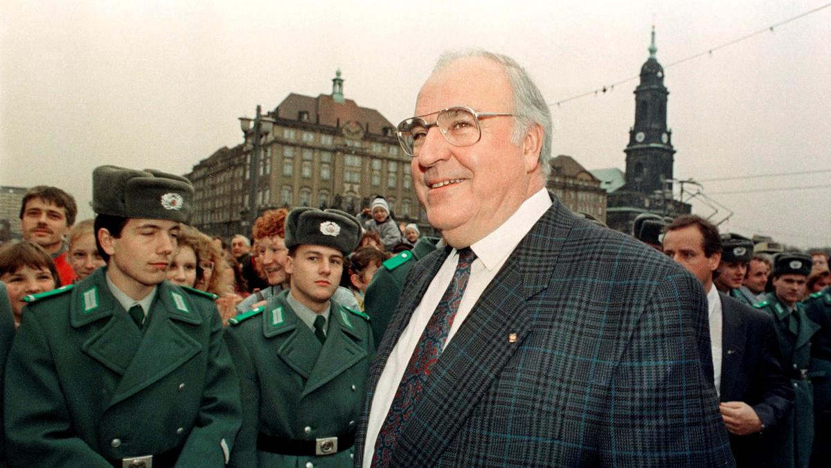 FILE PHOTO - German Chancellor Helmut Kohl smiling during a visit to Dresden