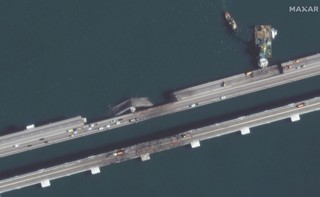 Uszkodzenie mostu na Krym zwiększyło problemy logistyczne Rosji