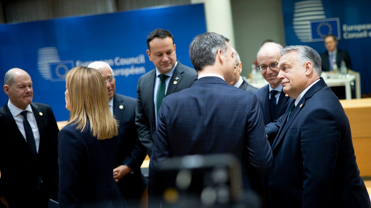Kiderült: így győzték meg Brüsszelben Orbán Viktort, hogy hagyjon fel a vétójával Ukrajna ügyében