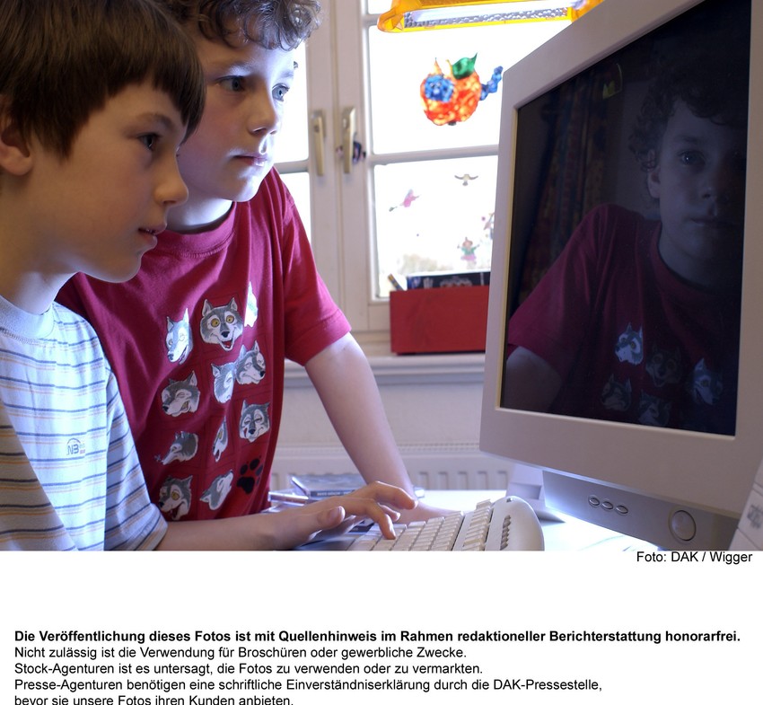 Deca najradije ne bi da se druže sa roditeljima na mreži