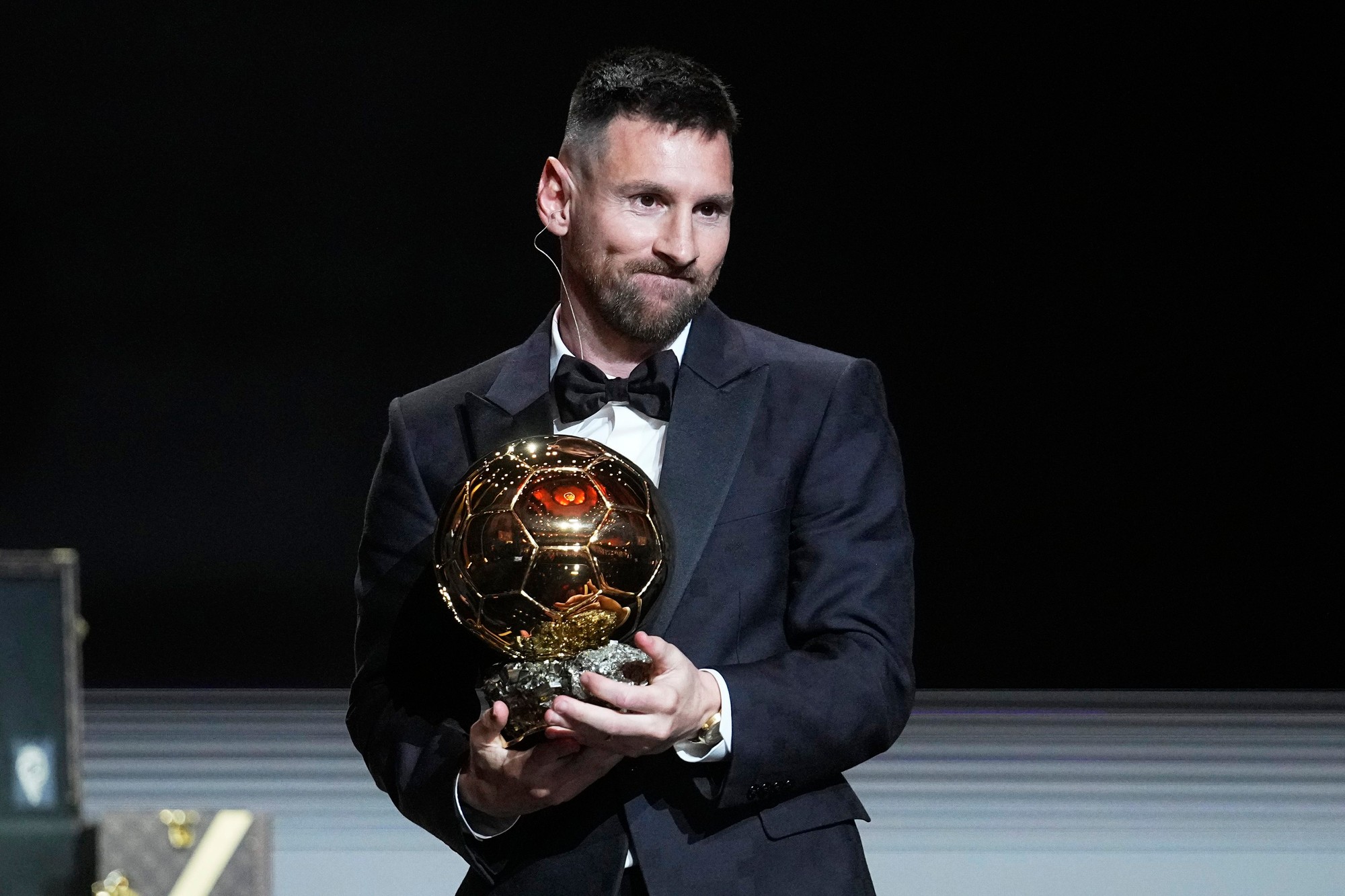 Argentínsky futbalista Lionel Messi získal v pondelok Zlatú loptu magazínu France Football.