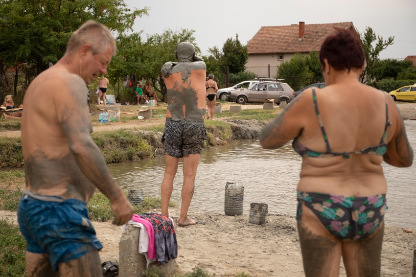 Kunu se u lekovito blato
