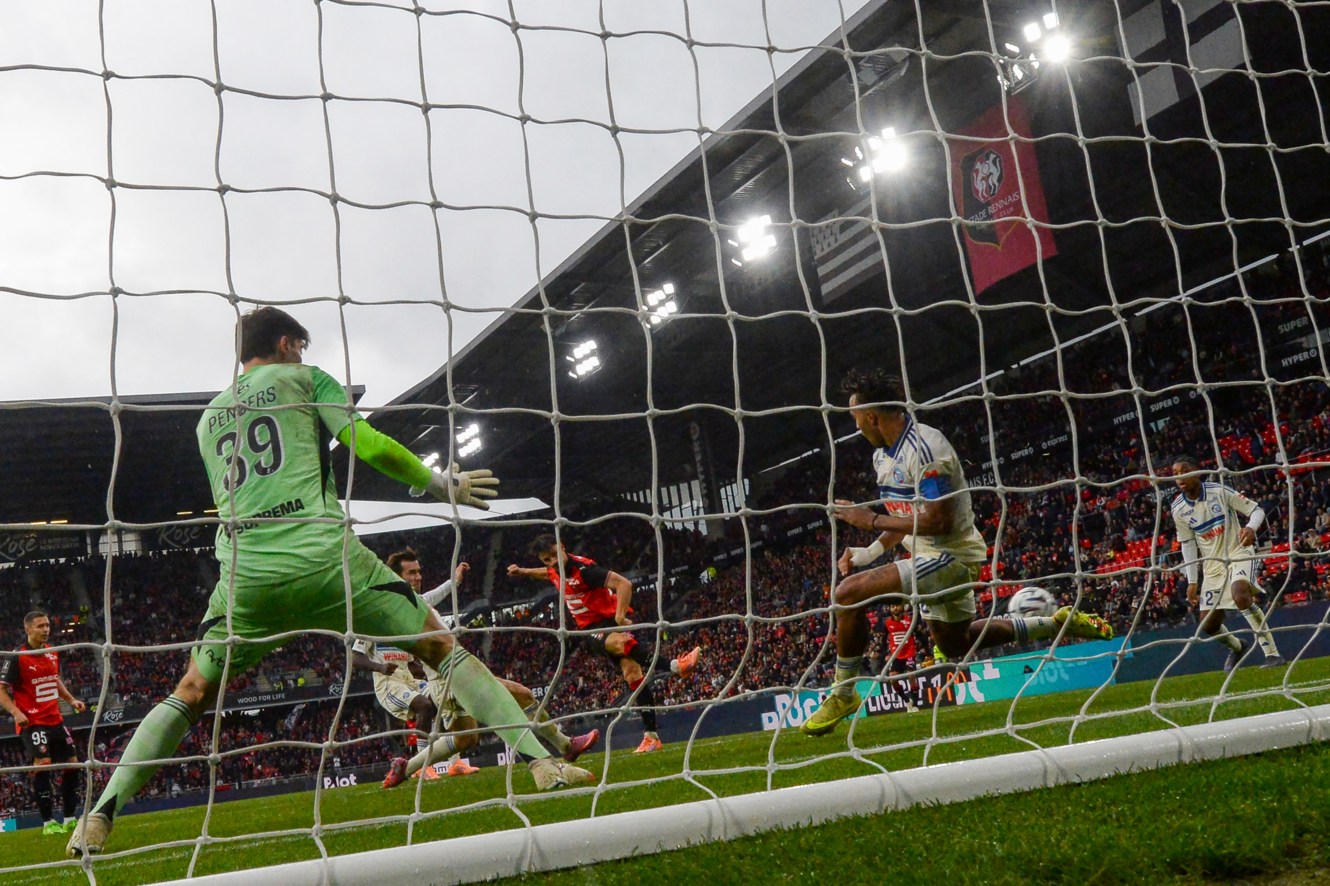 Le triplé de Lepaul : Rennes écrase Strasbourg et met fin à 49 jours de crise