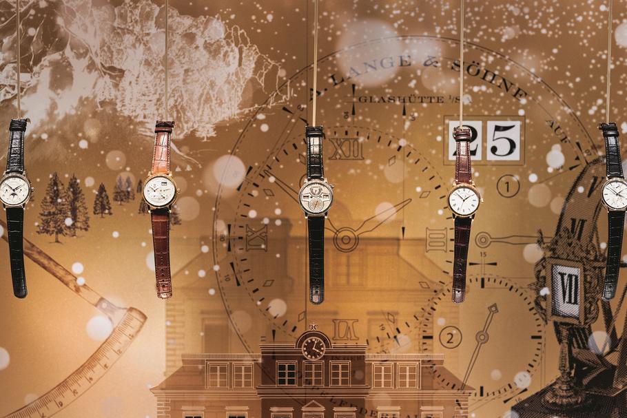 Najważniejsze modele zegarków A. Lange&Söhne wyeksponowane są w gablocie w Glashütte na honorowym miejscu 